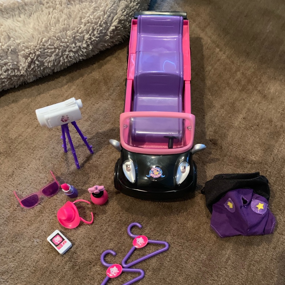 Tea Cup Piggies Freestyling Limo
